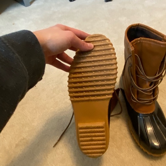 Womens gently used duck boots. - Picture 2 of 3